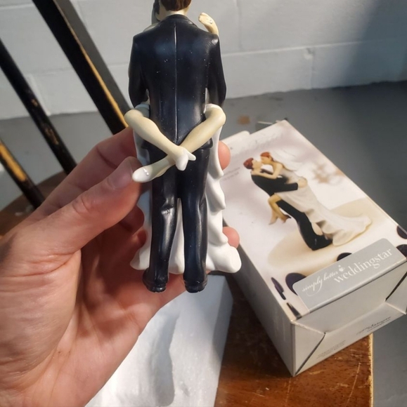 Wedding Cake Topper - Kissing Couple - Picture 5 of 5